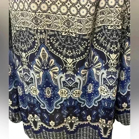 Top by Dressbarn with elastic at wristbands. Shades of blues. Size 3X - Picture 2 of 8